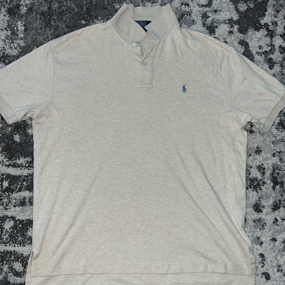 Ralph Lauren polo shirt. Great condition! no stains or tears.